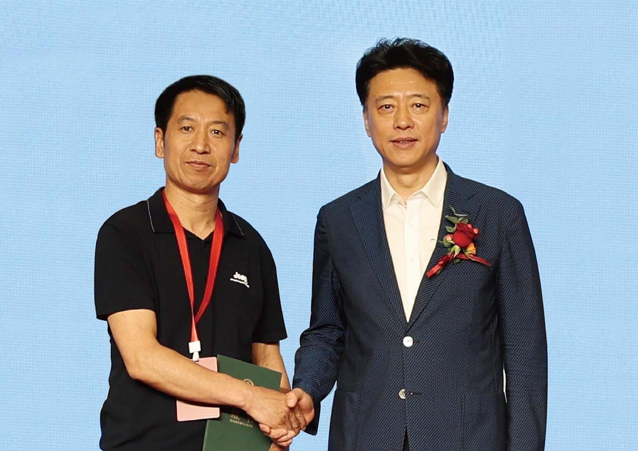 黄凤东与中国硬笔书法协会主席李冰