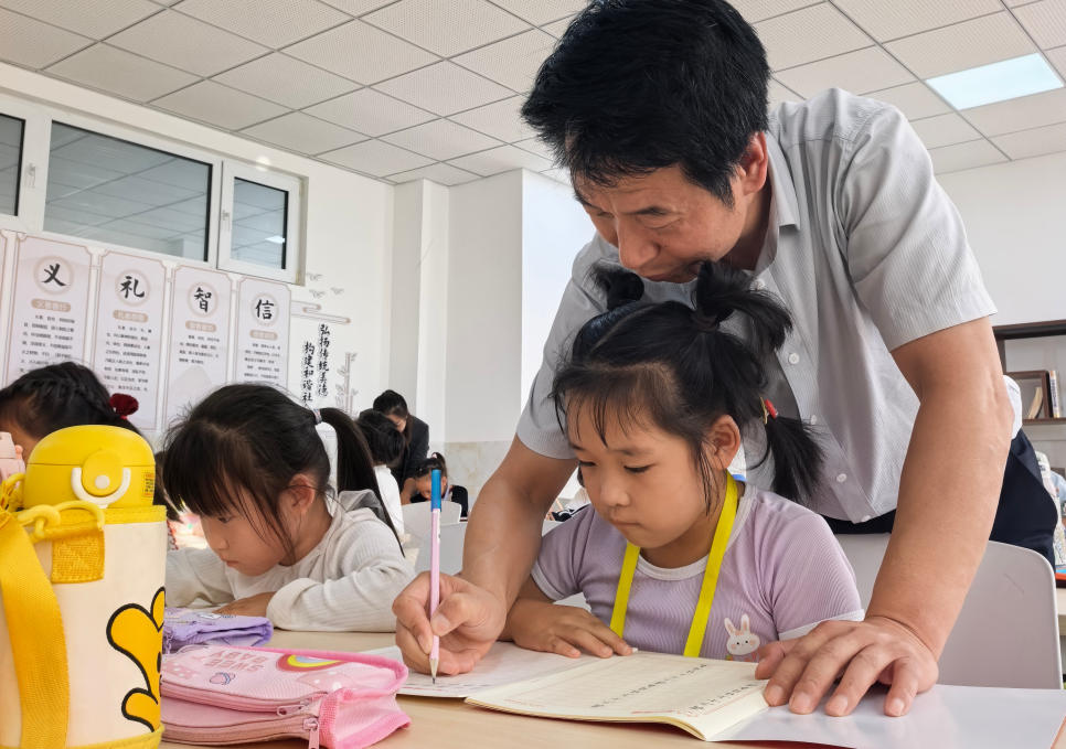 龙行美楷®硬笔练字课程走进赤峰市红山区第十二一小学